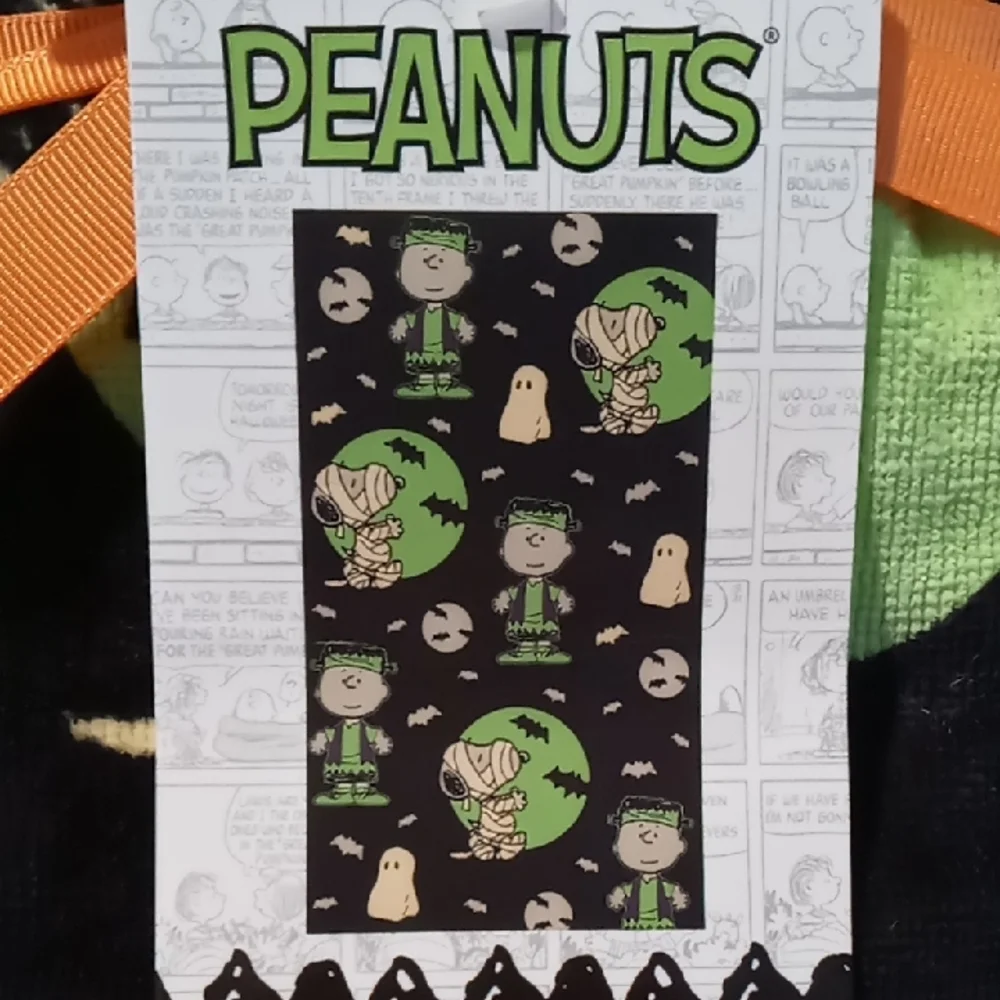 Peanuts Halloween Hand Towels in Black and Green
